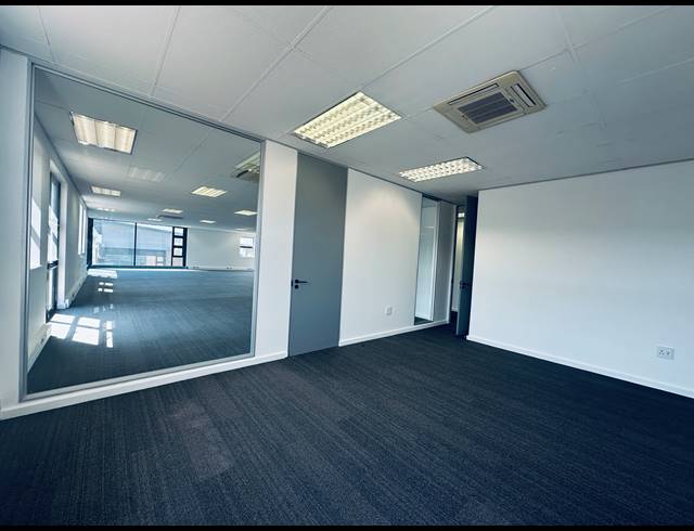383.20M² OFFICE TO LET IN PAULSHOF